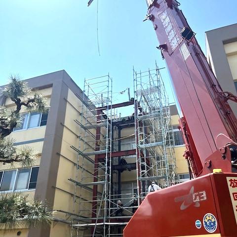 岡崎市立美合小学校南棟大規模改修工事　鉄骨建方