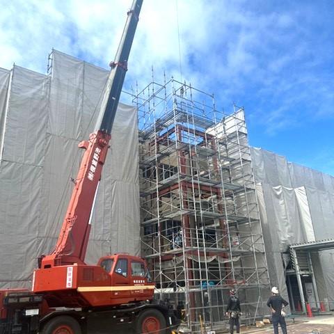 岡崎市立岩津中学校中棟大規模改修工事　鉄骨建方